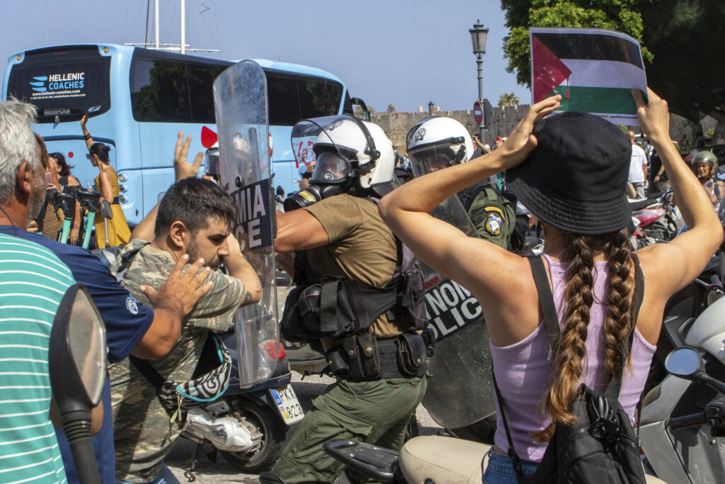 Israeli cruise ship protest sparks violent police clashes on Greek island | Military