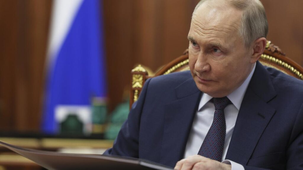 Putin meets Khamenei's top adviser Larijani for nuclear talks