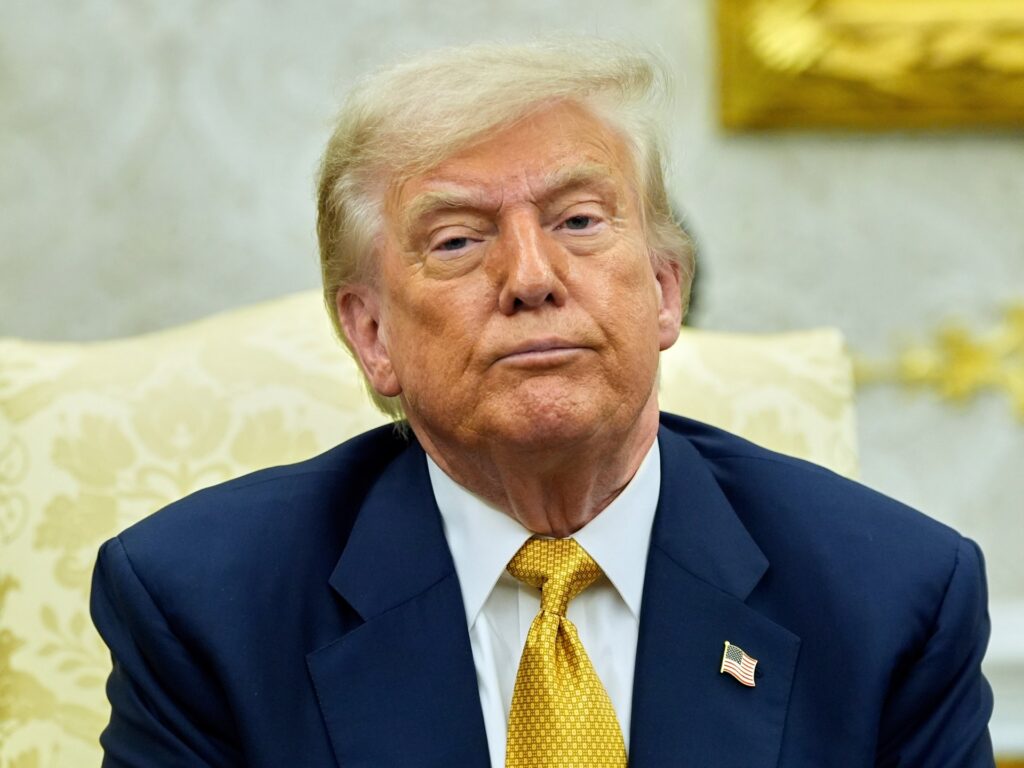 Trump hosts Qatar’s PM for private dinner, meets Bahrain crown prince | Business and Economy News