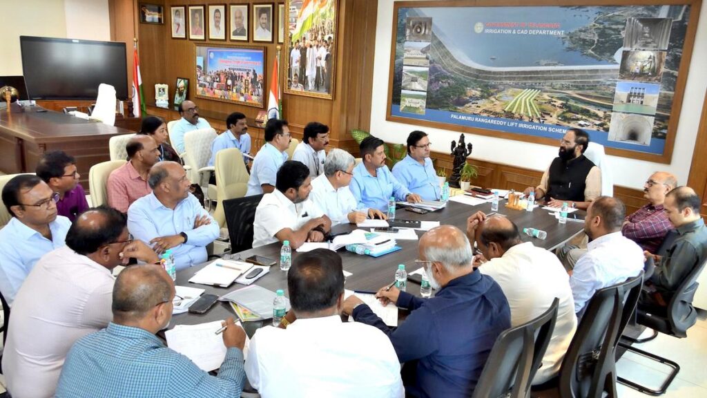 Uttam reviews State-wide water availability, wants optimal use for Kharif