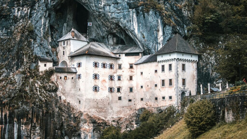 19 Haunted Castles Around the World That You Can Visit