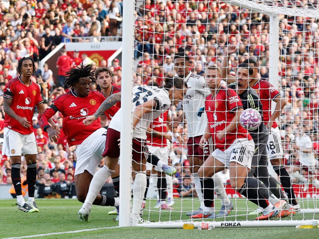 Arsenal defeat Manchester United in Premier League opener | Football News