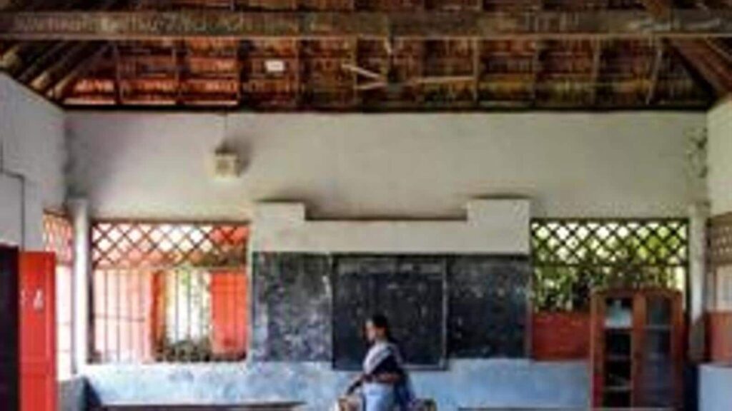 Bengal girl students confront headmaster who sexually harassed them; he’s caught | Kolkata
