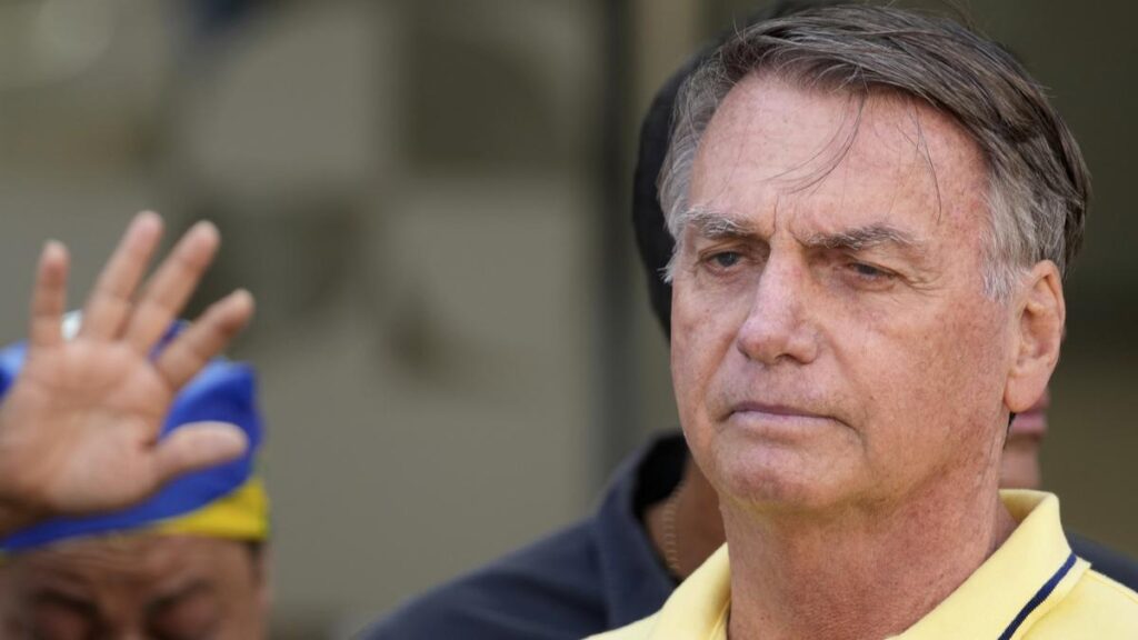 Brazilian police say ex-President Bolsonaro planned to flee to Argentina seeking asylum