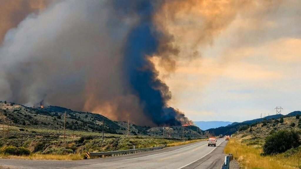 Colorado wildfires burn more than 120,000 acres as firefighters await better weather : NPR