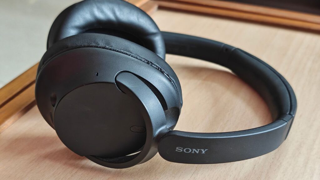Sony WH-CH720 headphones