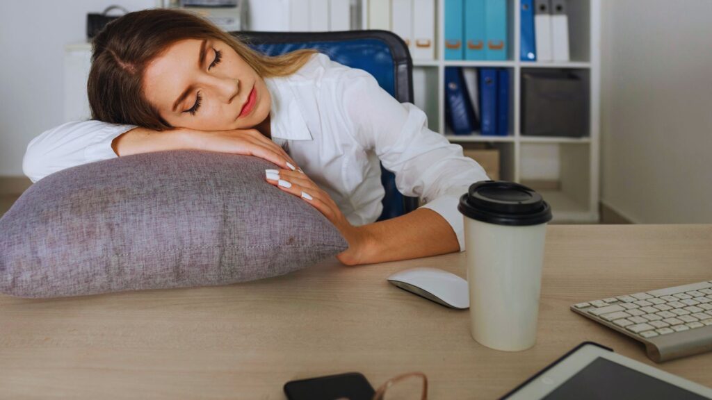 Forget the guilt, science proves afternoon naps boost your brain, heart, and mood | Technology News Afternoon naps are scientifically proven to benefit heart and brain health. (Image: FreePik)