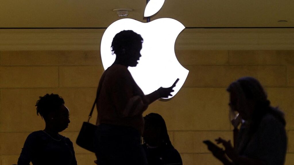 Lawsuit accuses Apple of stealing trade secrets to create Apple Pay