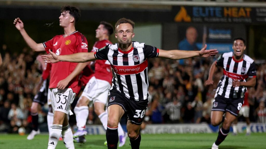 Man United humiliated in penalty shootout loss to 4th-division team Grimsby Town in League Cup