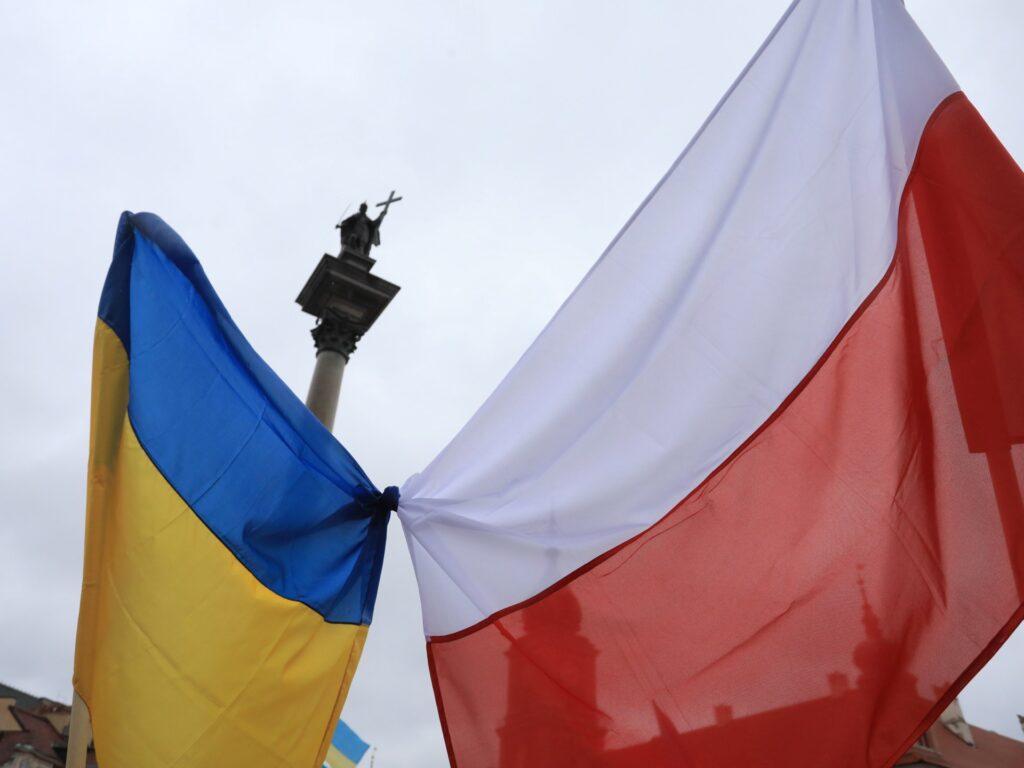 Polish veto risks Ukraine’s crucial Starlink access amid refugee aid row | Russia-Ukraine war News Polish veto risks Ukraine’s crucial Starlink access amid refugee aid row | Russia-Ukraine war News