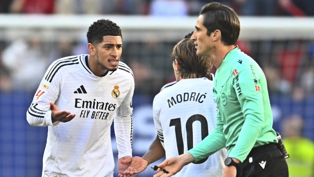 Real Madrid's Jude Bellingham, left, speaks with Luka Modric after after being shown a red card by the referee during a Spanish LaLiga soccer match against Osasuna at El Sardar stadium in Pamplona. (AP Photo)