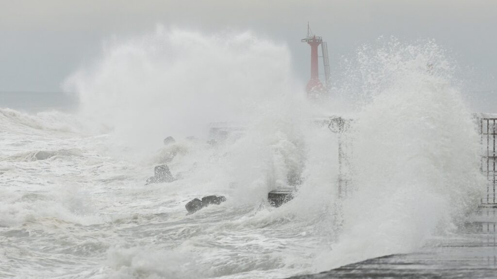 typhoon in Taiwan, landfall on Taiwan, torrential rain in Taiwan, typhoon