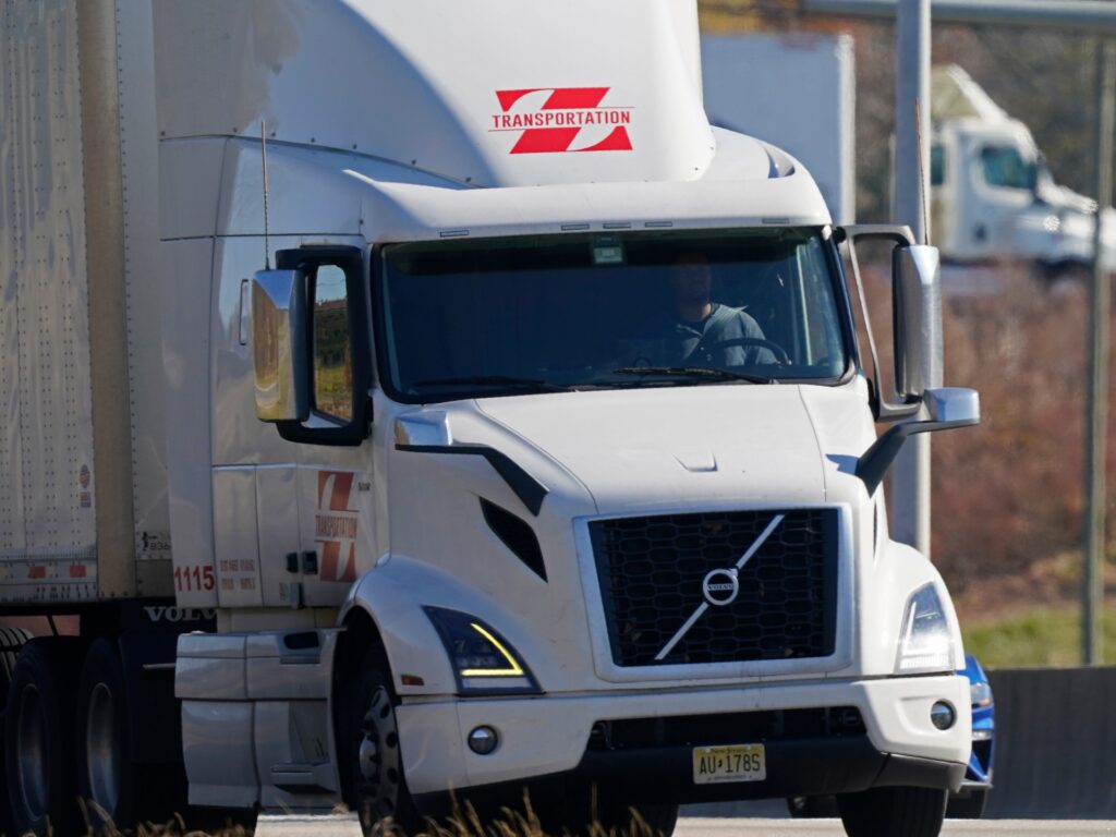 Trump admin threatens to cut US state funds over trucker English rules | Transport News