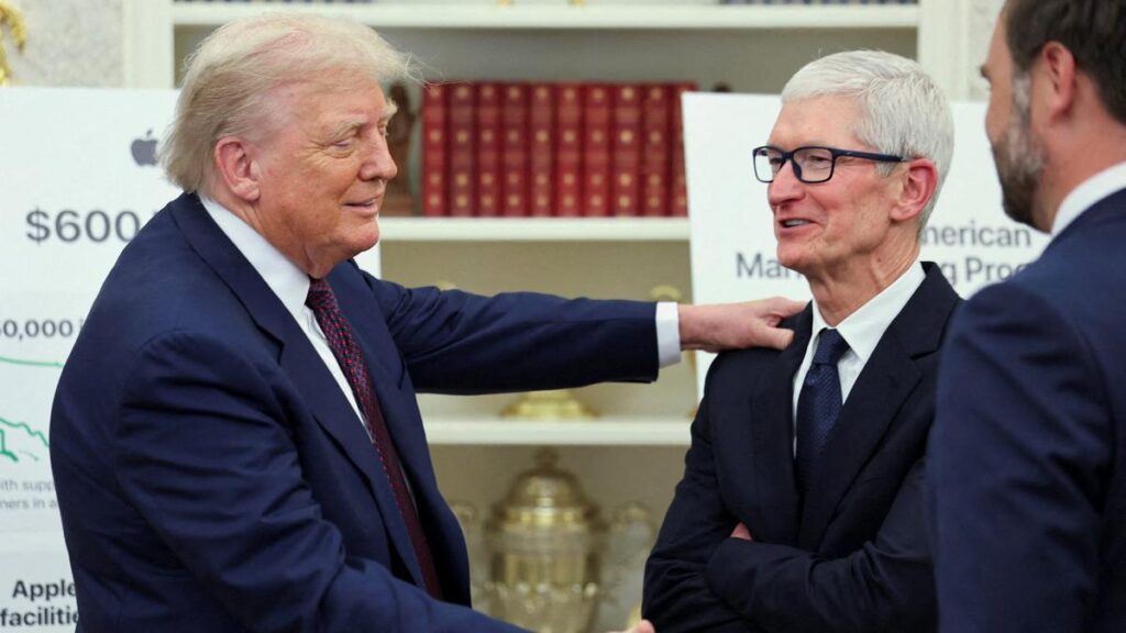 Trump announces Apple to invest another $100 billion in U.S. manufacturing Trump announces Apple to invest another $100 billion in U.S. manufacturing