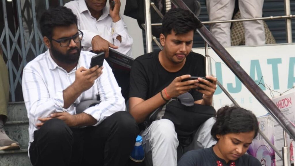 UPSC CSE Mains Exam 2025: Check reporting time, important documents & key points to remember on exam day | Competitive Exams