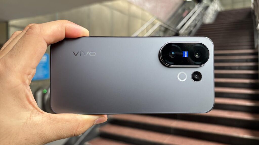 Vivo X200 FE Review: Nails the compact experience without trade-offs