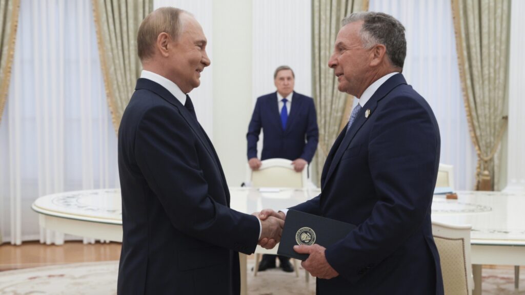 Witkoff meets Putin ahead of Trump's ceasefire deadline : NPR