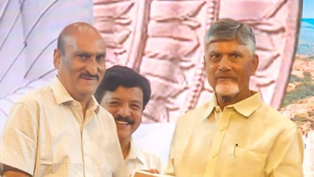 Andhra Pradesh CM Chandrababu Naidu presents ‘Best Theme Restaurant’ award to Sunray Resorts MD Rajababu
