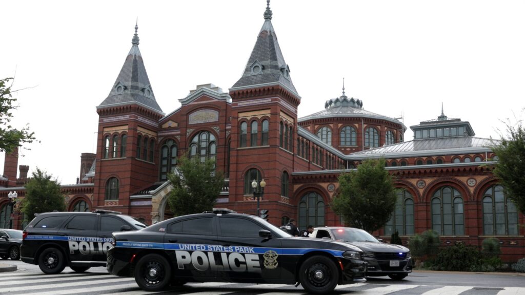 Democratic senators urge Smithsonian to resist White House attempts to ‘bully the institution’ : NPR Democratic senators urge Smithsonian to resist White House attempts to ‘bully the institution’ : NPR