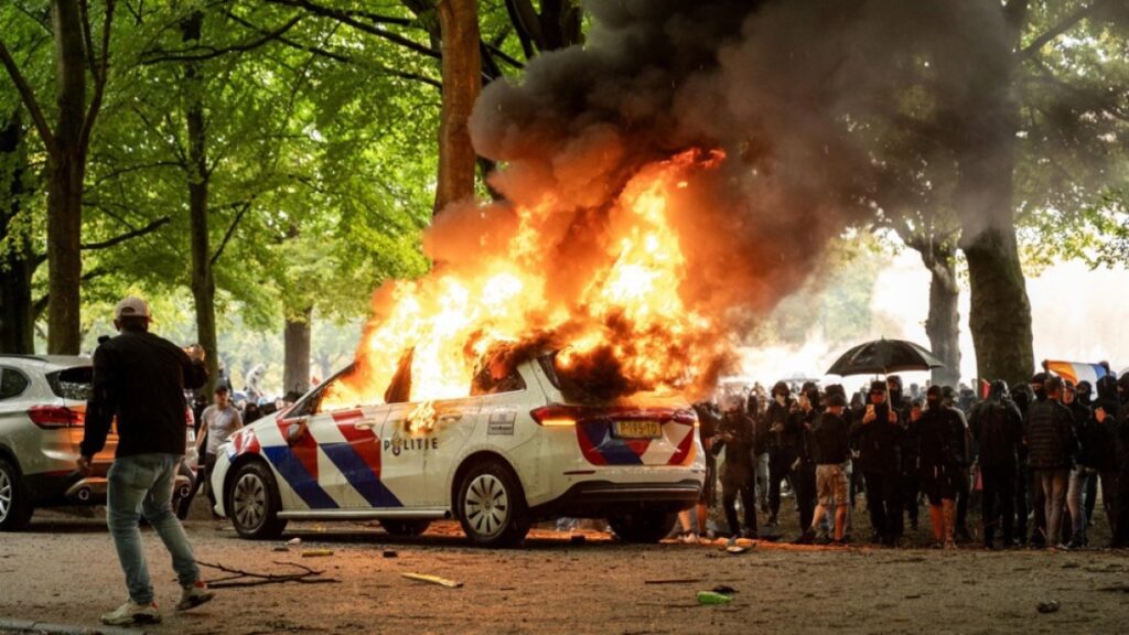 Dutch police use water cannon to disperse anti-immigration protestors | News