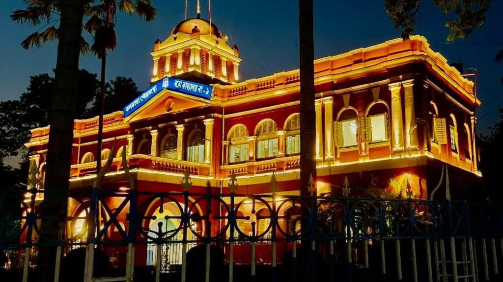 Here’s how heritage conservationist Mudar Patherya is lighting up the forgotten buildings of Kolkata through his illumination project on WhatsApp