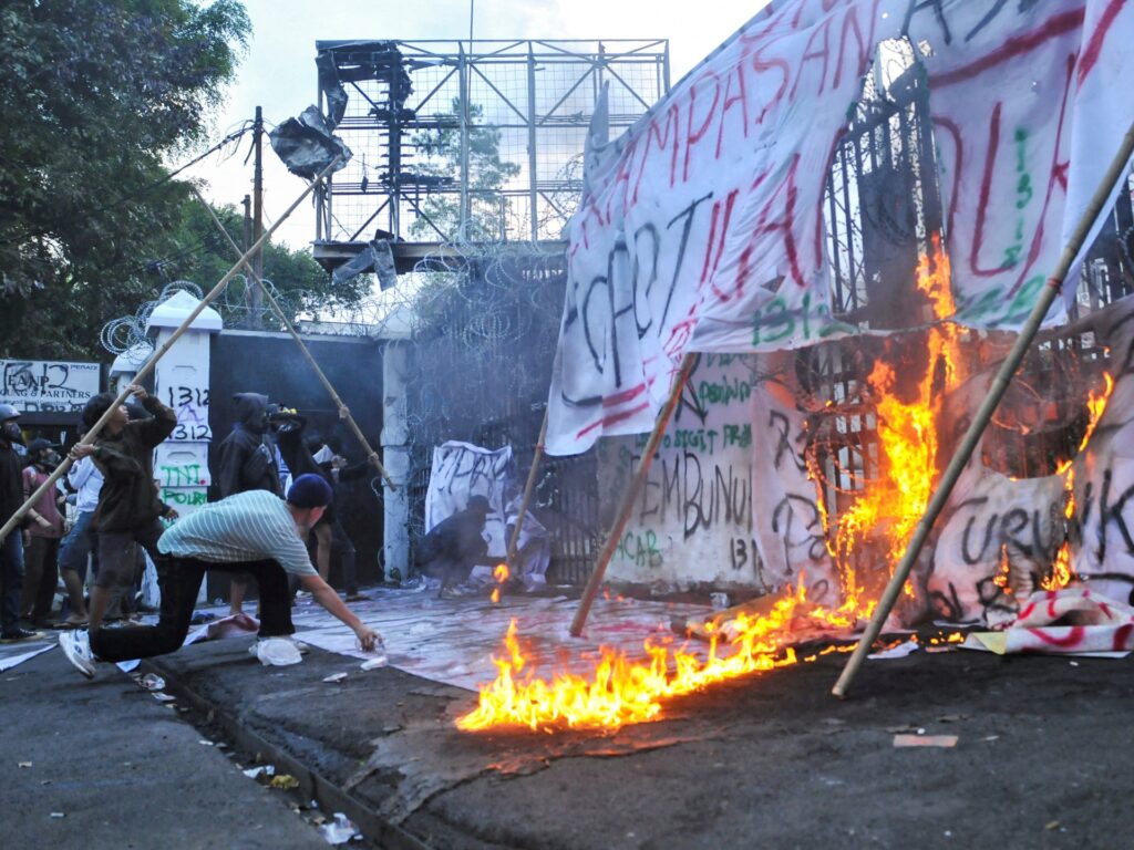 Indonesian police use tear gas on university campuses in ongoing protests | Protests News