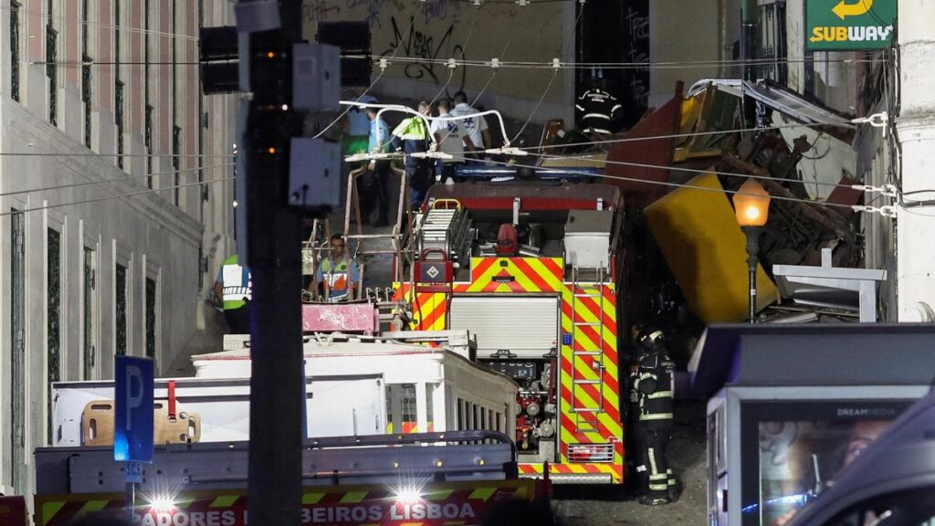 Lisbon streetcar accident: 15 dead, 18 injured as Gloria funicular derails Lisbon streetcar accident: 15 dead, 18 injured as Gloria funicular derails