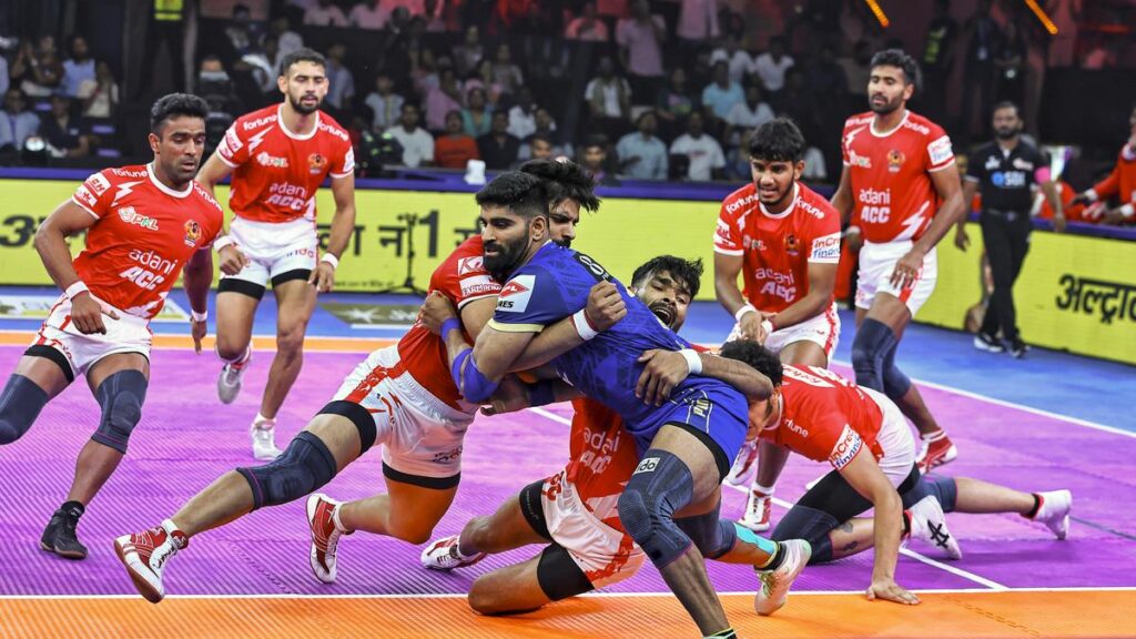 Pro Kabaddi League | Dahiya powers Haryana Steelers to narrow win over Gujarat Giants Pro Kabaddi League | Dahiya powers Haryana Steelers to narrow win over Gujarat Giants