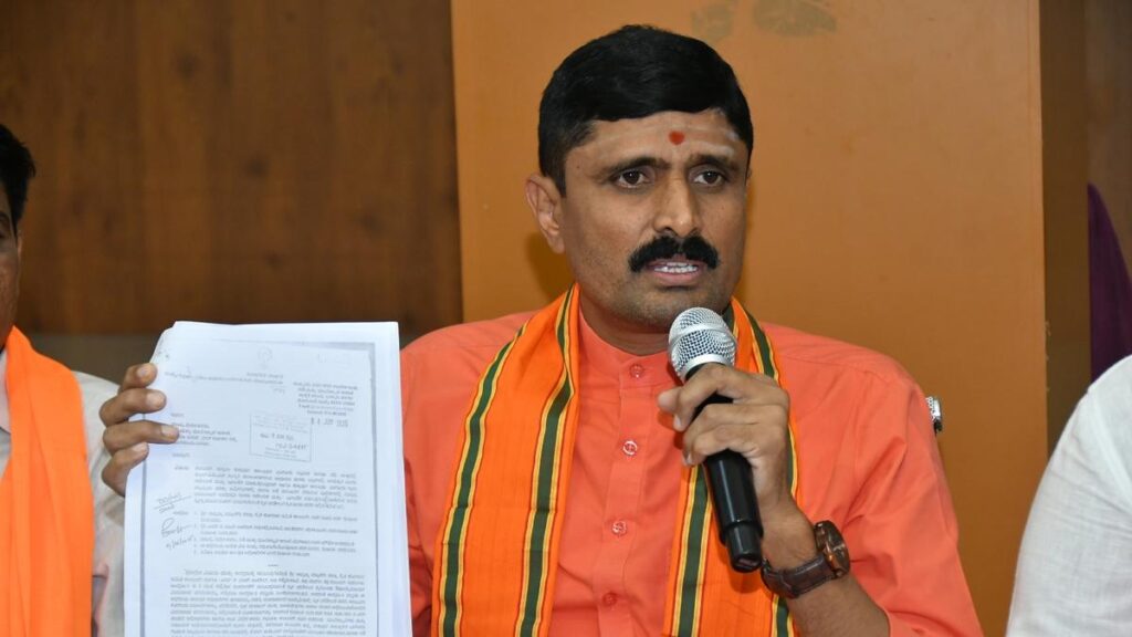Siddalinga Swami to move court seeking action against illegal sand mining in Kalaburagi