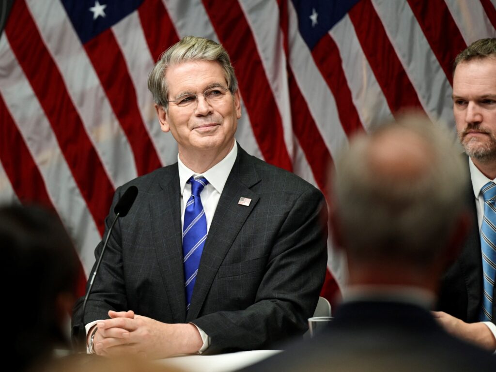 US-European sanctions could ‘collapse’ Russian economy: Trump aide | Russia-Ukraine war News