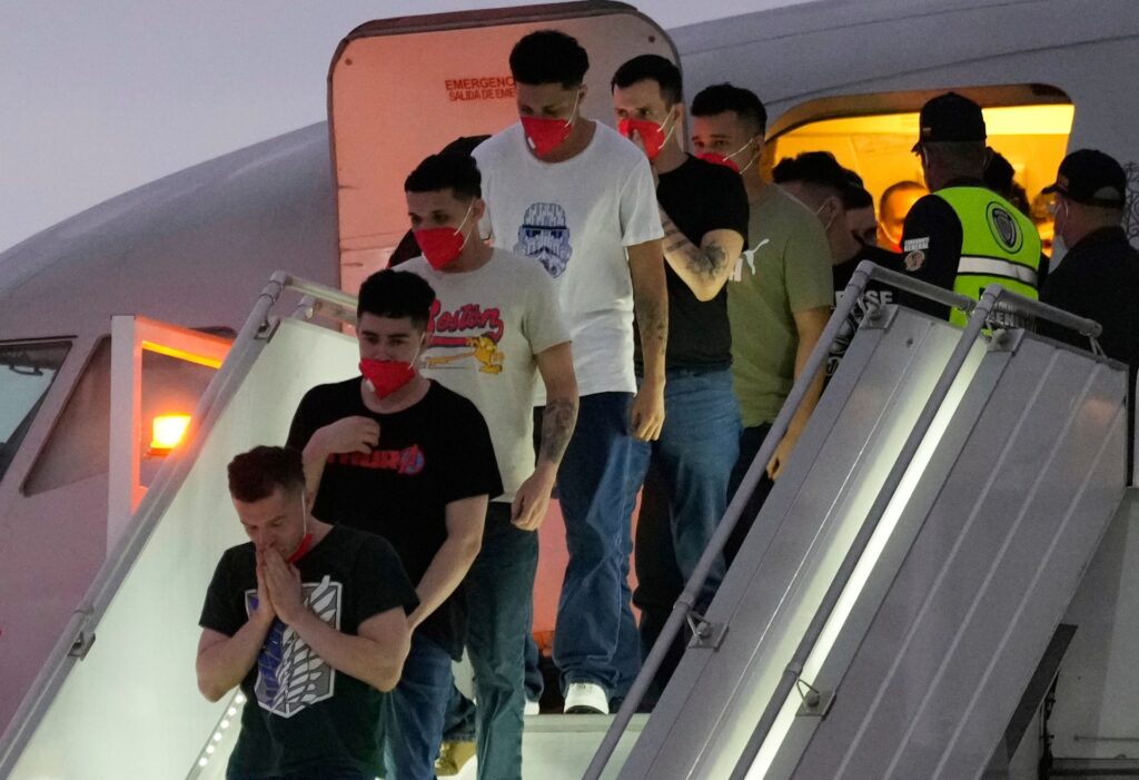 US appeals court blocks Trump use of Alien Enemies Act in deportation drive | Donald Trump News