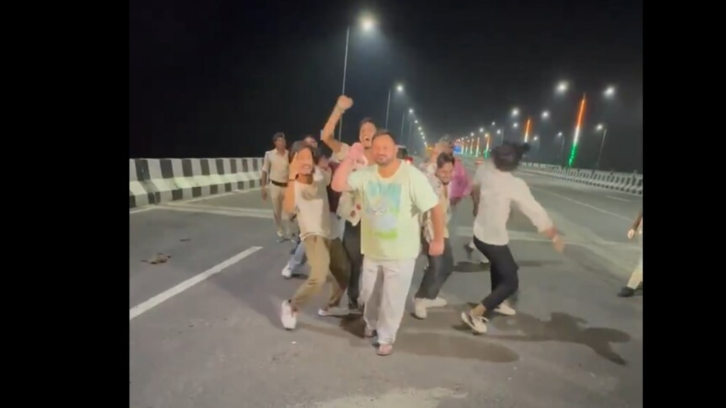 ‘Dil to bachcha hi hai ji’: Tejashwi Yadav dancing on Patna’s Marine Drive | Watch video | Latest News India