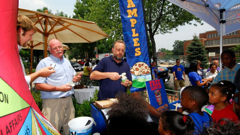 ‘Profoundly disappointing’: Ben & Jerry’s co-founder quits, accuses Unilever of silencing brand’s social voice | World News Ben Cohen, second from left, and Jerry Greenfield, center, founders of Ben & Jerry Homemade Inc., serve ice cream to Washington residents (AP Photo/Nick Wass)