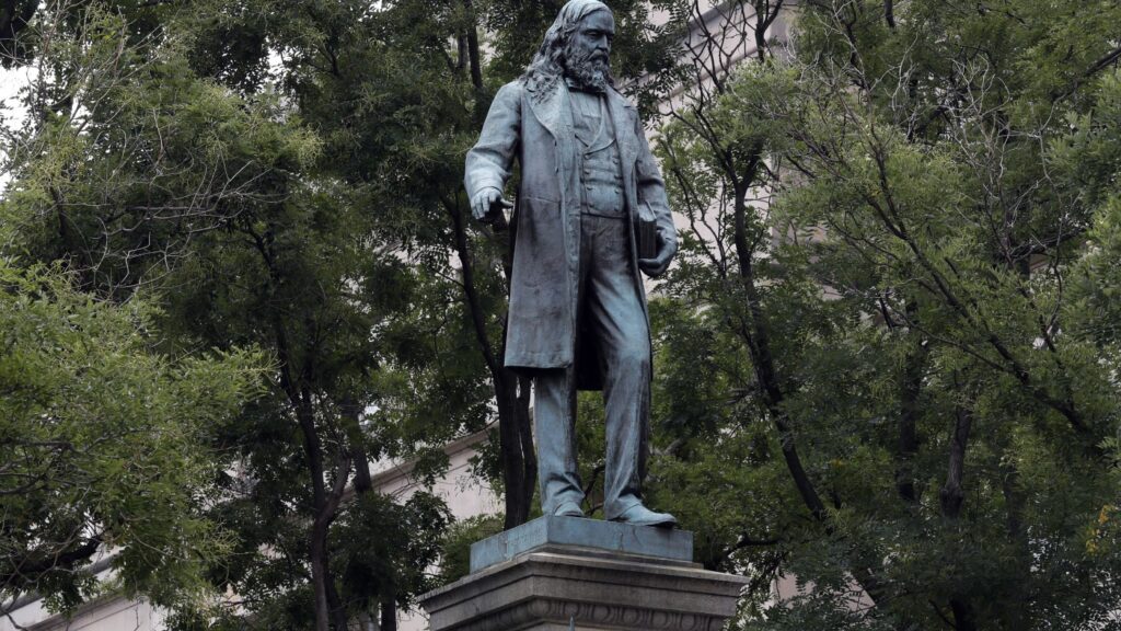 A Confederate general statue toppled in 2020 has been reinstalled : NPR A Confederate general statue toppled in 2020 has been reinstalled : NPR