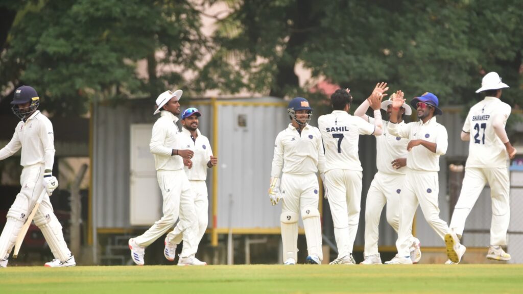 Jharkhand players celebrating a wicket of Tamil Nadu batter during their Ranji Trophy first round match in Coimbatore. (PHOTO: Special Arrangement)