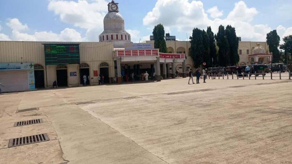 Cleanliness drive taken up at Kalaburagi Railway Station under Swachhata Pakhwada