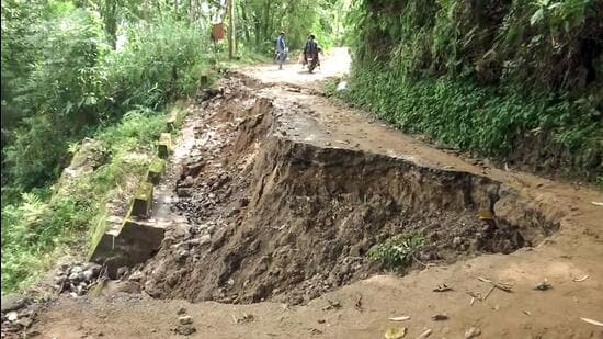 IMD issues red alert again for four flood-hit north Bengal districts, warns of landslides Cricket in L1