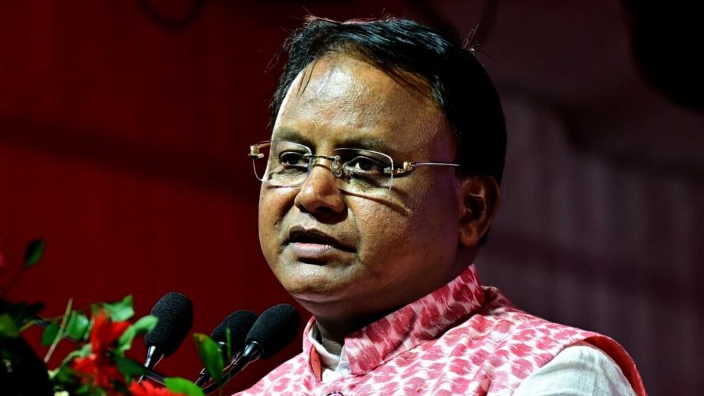 Odisha CM speaks to Bengal gang rape survivor's father, assures him of support