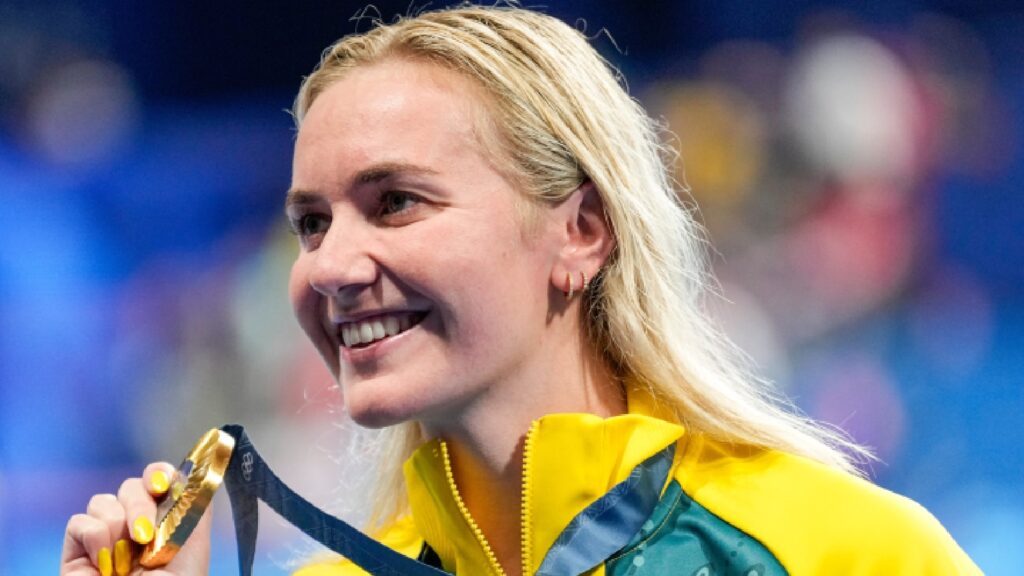 Olympic champion Ariarne Titmus ends swimming career at 25 to send ripples of shock in sport | Sport-others News Australia's Ariarne Titmus poses with her gold medal after winning the women's 400-meter freestyle final at the 2024 Summer Olympics, Saturday, July 27, 2024, in Nanterre, France. (AP Photo)