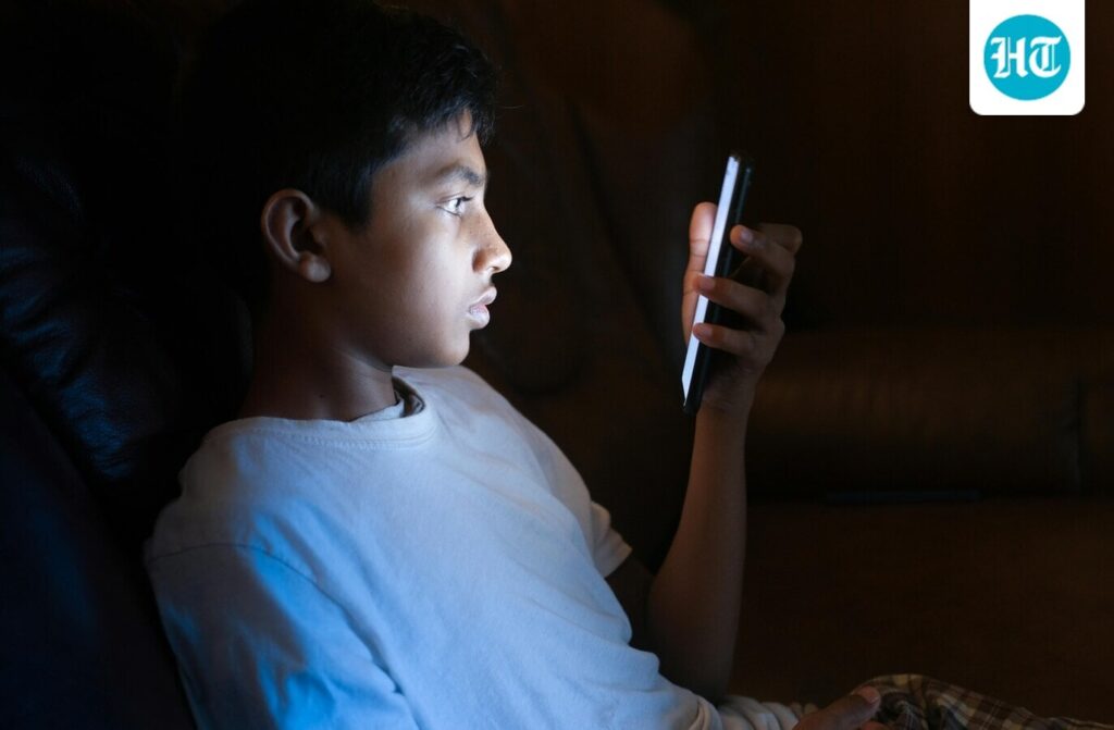 Psychiatrist shares how late-night scrolling, anxiety and stress are fueling a sleep crisis among Gen Z