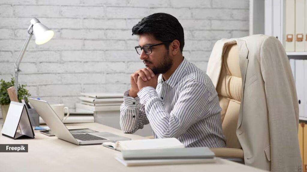 Here are six signs your desk job might be taking a toll on your body’s ability to burn energy and fat and is leading to weight gain