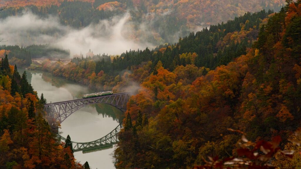 The Best Train Journeys in Japan for Leaf Peeping This Autumn Condé Nast Traveler
