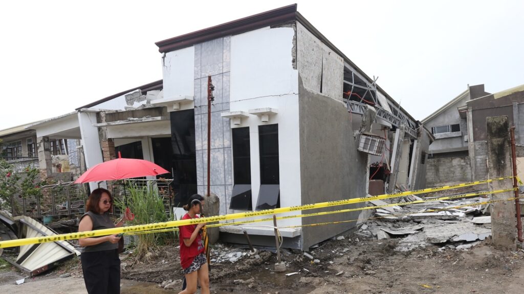 Two massive earthquakes rock Philippines on same day, at least 7 dead