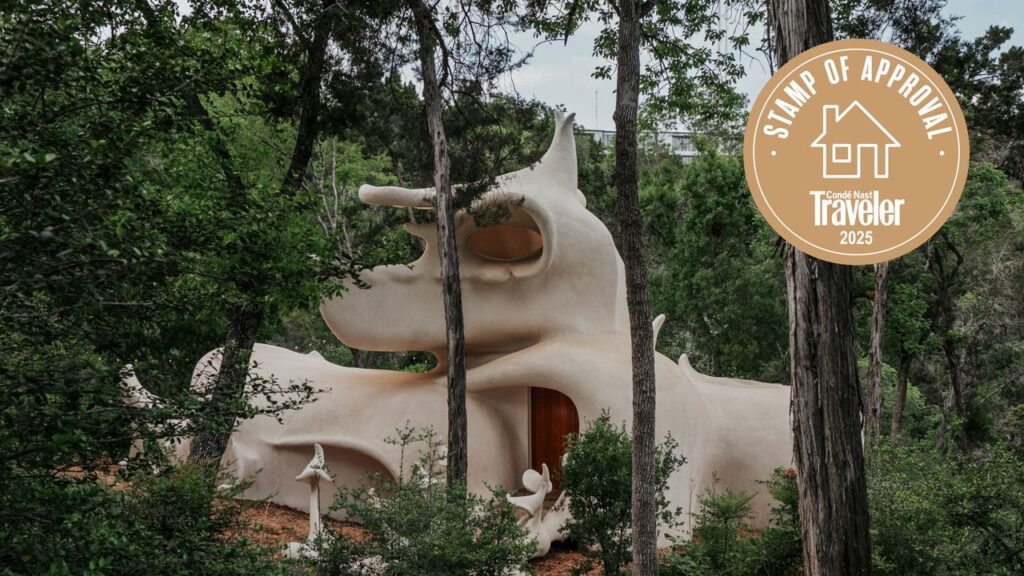 Quirky Airbnbs: A Trippy Austin Home Where Right Angles Don’t Exist Quirky Airbnbs: A Trippy Austin Home Where Right Angles Don't Exist